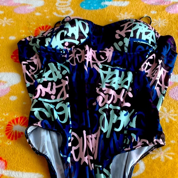Glam rocks XL graffiti bodysuit - Picture 1 of 5